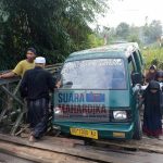 Mobil Angkutan Santri Anjlok di Jembatan Desa Taba Padang (doc.sm 2024)