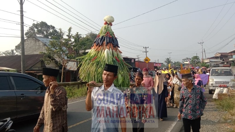 Gunungan Hasil Bumi Desa Pekalongan (doc. sm 2024)