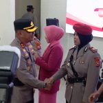 Kapolres Kepahiang AKBP Muhammad Faisal Pratama, S.IK, SH, MH bersalaman dengan Kasat Reskrim Baru,AKP Denyfita Mochtar, S.Tr.K, MM (doc. sm 2025)