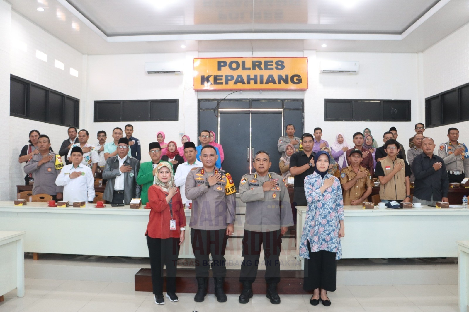 Tim Puslitbang Polri Bersama Kapolres Kepahiang Serta Responden Dari Berbagai Unsur (doc. sm 2025)