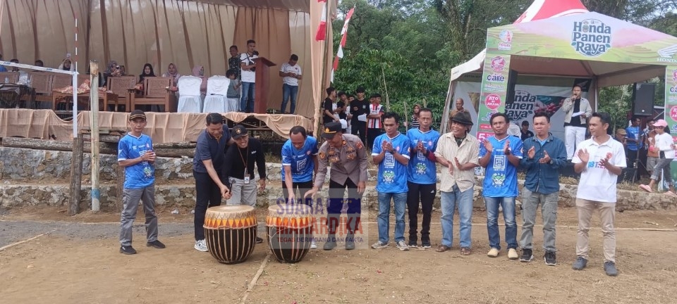 Pemukulan Dol Tanda dibukanya Turnamen Volly Ball Putri Naskarta Cup II